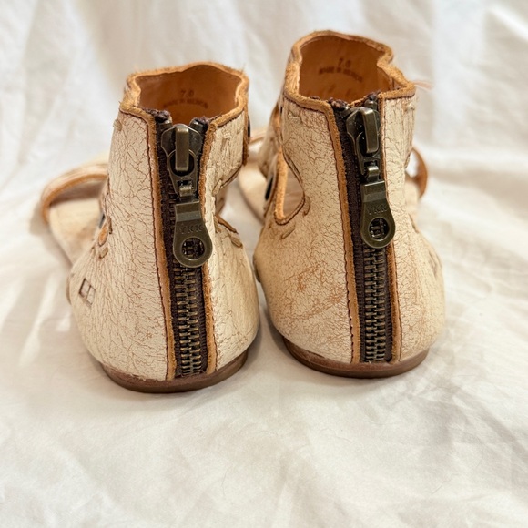 Bed Stu Soto Sandals Women's 7 Cream Leather Distressed Gladiator Zip Flat - Picture 4 of 8